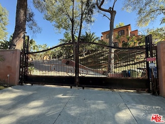 4536 Vanalden Ave, Tarzana, CA 91356