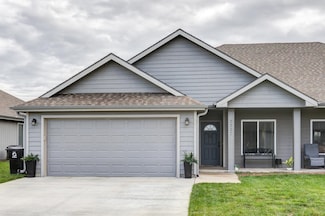 2227 Saddlebrook Dr, Salina, KS 67401
