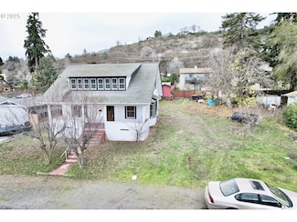 826 E 15th St, the Dalles, OR 97058