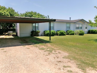 3003 Cottonwood Ln, Plainview, TX 79072