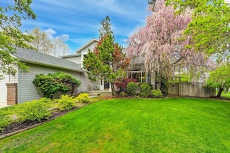 8533 N Tartan Dr, Hayden, ID 83835