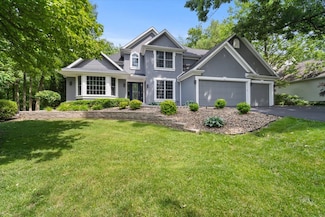 1502 Sweetbriar Dr, Bloomington, IL 61701