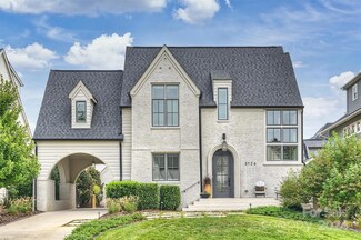 3126 Cramer Pond Dr, Charlotte, NC 28205