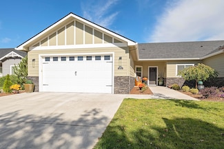 209 Skyhawk Dr, Eagle Point, OR 97524