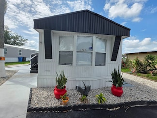 305 Magnolia Ln, Tampa, FL 33610