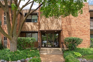130 Old Oak Dr Unit 140, Buffalo Grove, IL 60089