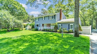 81 Anchor St, Riverhead, NY 11901