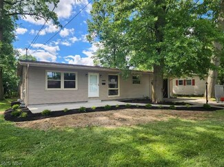 2465 Montgomery Ave NW, Warren, OH 44485