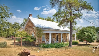 649 N Live Oak St, Mason, TX 76856