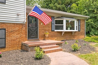 2822 Plantation Ln, Waynesboro, VA 22980