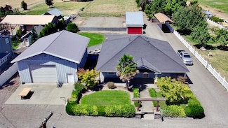 5117 Gebhard Rd, Central Point, OR 97502