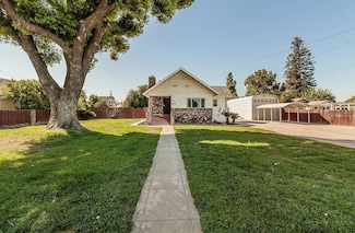 948 Kern St, Kingsburg, CA 93631