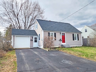 11 Lyons St, Rochester, NH 03867
