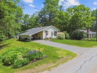 109 Easy St, Farmingdale, ME 04344