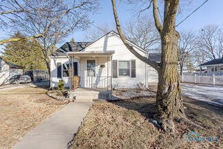 221 S Adrian St, Lyons, OH 43533