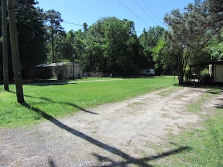 84 Lake Rd, Huntsville, TX 77320