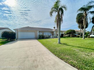 48 Country Club Rd, Cocoa Beach, FL 32931