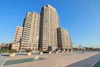 32 Campau Cir NW Unit 2703, Grand Rapids, MI 49503