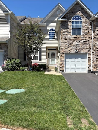 5 Mantack Path, Kings Park, NY 11754