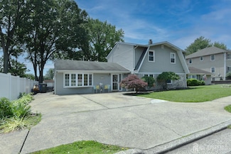 100 Woodland Ave, Fords, NJ 08863