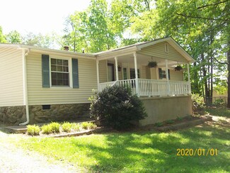 3204 Shula Dr, Hurt, VA 24563