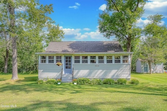 10 Dunning Rd, Malta, NY 12020