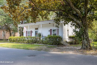 1204 Porter Ave, Ocean Springs, MS 39564