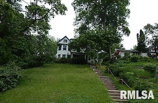 1132 W 9th St, Davenport, IA 52804