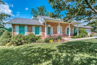 418 Yates Estates Cir, Cedar Bluff, VA 24609