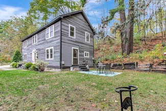34 Pleasant St, Proctor, VT 05765