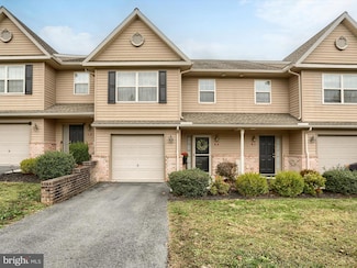 8 Brook Side Dr, Carlisle, PA 17013