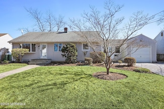 32 Campbell Dr, Eatontown, NJ 07724