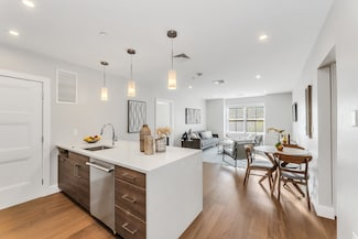 425 Lagrange St Unit 310, West Roxbury, MA 02132