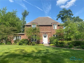 2818 Pembroke Rd, Ottawa Hills, OH 43606