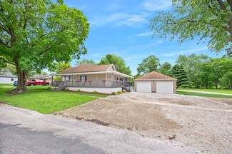 104 S Taylor St, Towanda, IL 61776