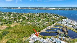 15 Oak St, Bradenton, FL 34208
