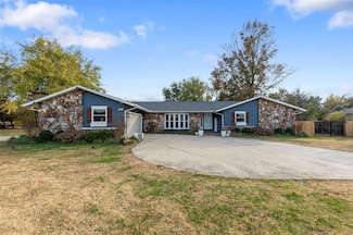 423 W Salcedo Rd, Sikeston, MO 63801