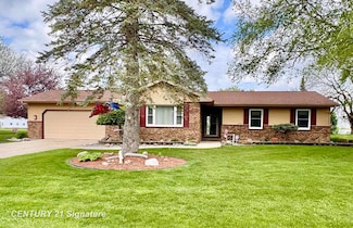 2880 Wurtzel Dr W, Freeland, MI 48623