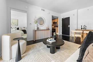 425 W Beech St Unit 709, San Diego, CA 92101