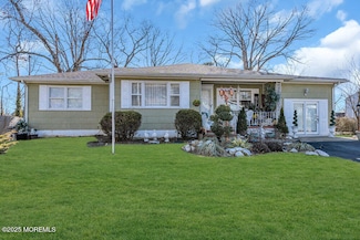 426 Shady Ln, Howell, NJ 07731