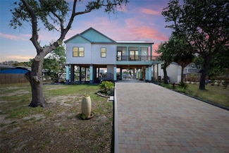 1827 Venetian Point Dr, Clearwater, FL 33755