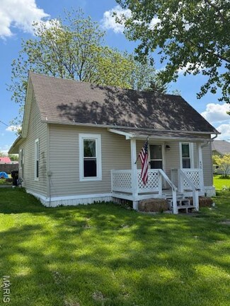 458 Chestnut St, Hawk Point, MO 63349