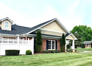 102 Acorn Run Ln, Bedford, VA 24523