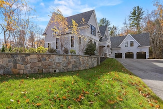 51 Woodland Dr, Kennebunkport, ME 04046