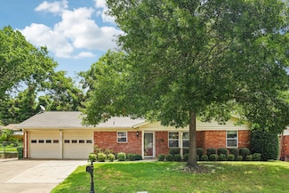 1012 Livingston Dr, Hurst, TX 76053