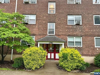 1481 Terrace Cir Unit 4, Teaneck, NJ 07666