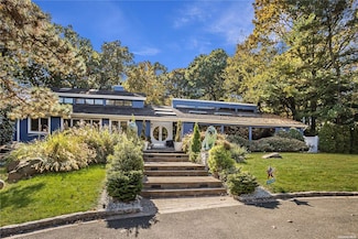 30 Fox Hollow Riding Ct, Fort Salonga, NY 11768