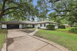 1050 N 23rd St, Beaumont, TX 77706