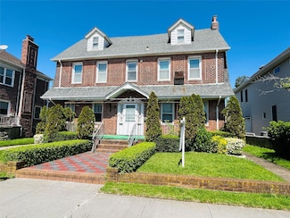172 Beach 136th St, Rockaway Park, NY 11694
