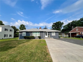 1528 Division St, Charleston, IL 61920